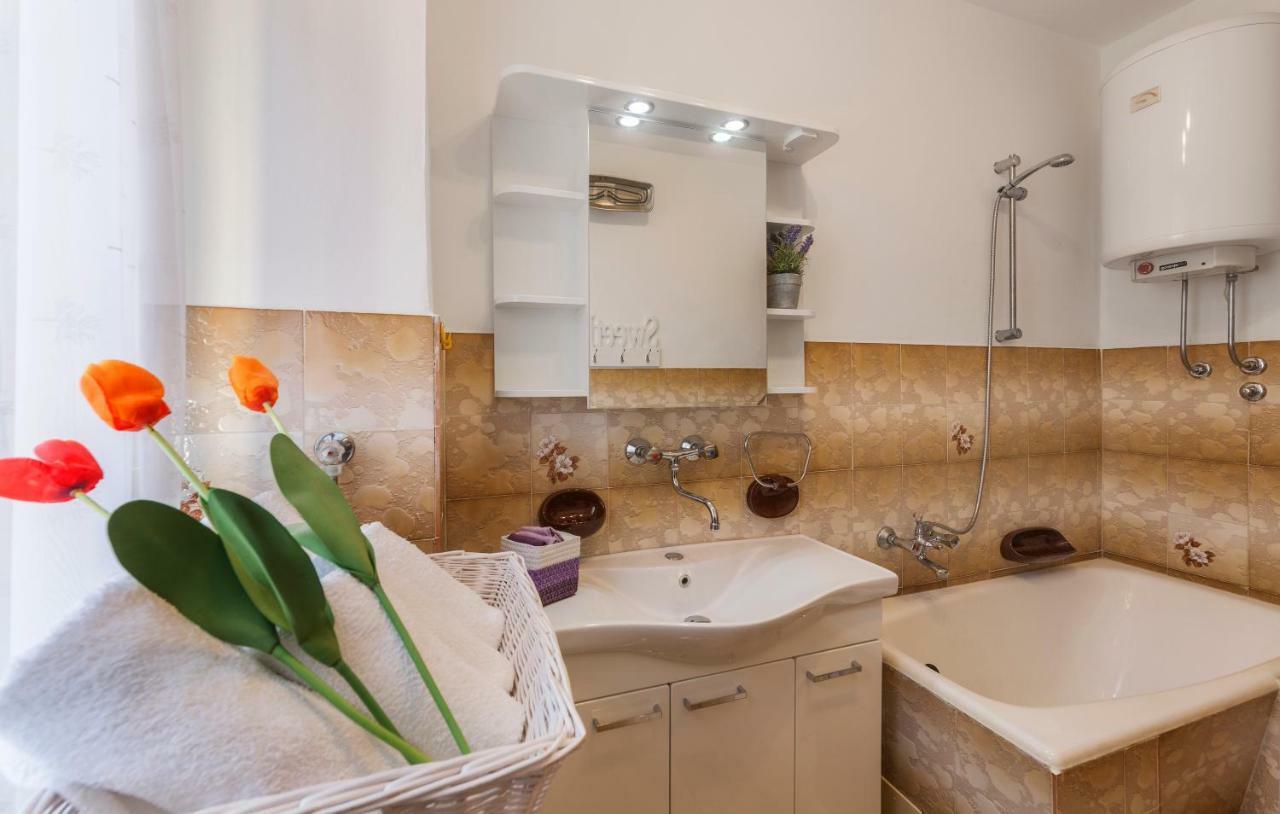 Two Bedroom Apartment, Nice Neighborhood, Free Parking, Wifi PUY 외부 사진